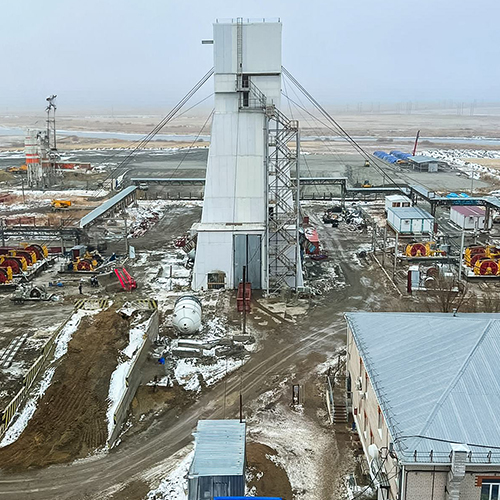 Cambio Exitoso Desde El Traditional Soporte De Suelo De Arco De Acero, Hasta Los Est&aacute;ndares De Empernado De Soporte De Tierra "Occidentales".